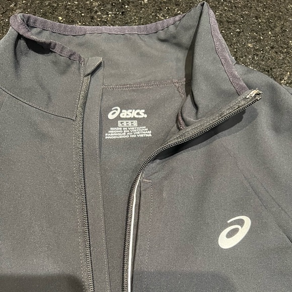 Mens ASICS wind breaker - Picture 2 of 3